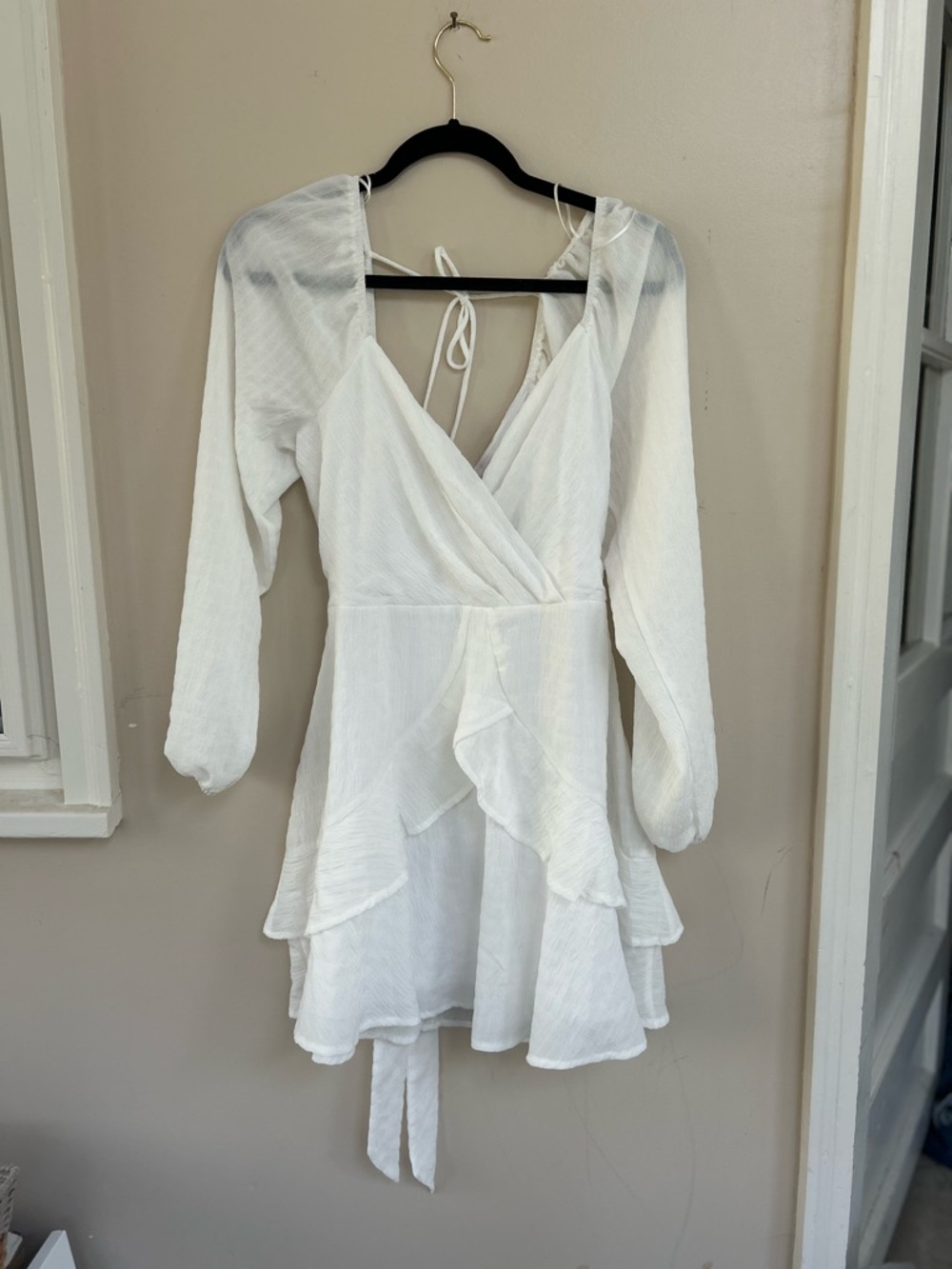 Francesca's Collections White Textured Wrap Dress with Tie